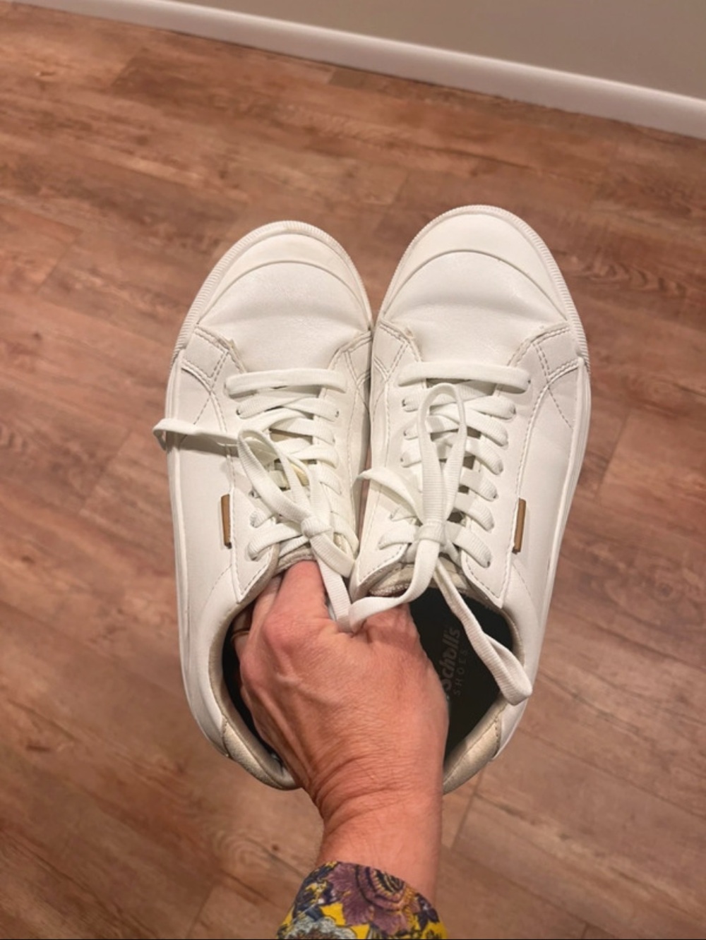 Dr. Scholl’s White Sneakers size 6 1/2 wide